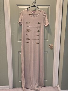 Women’s Cream Arrow Print Short-Sleeve Maxi Dress